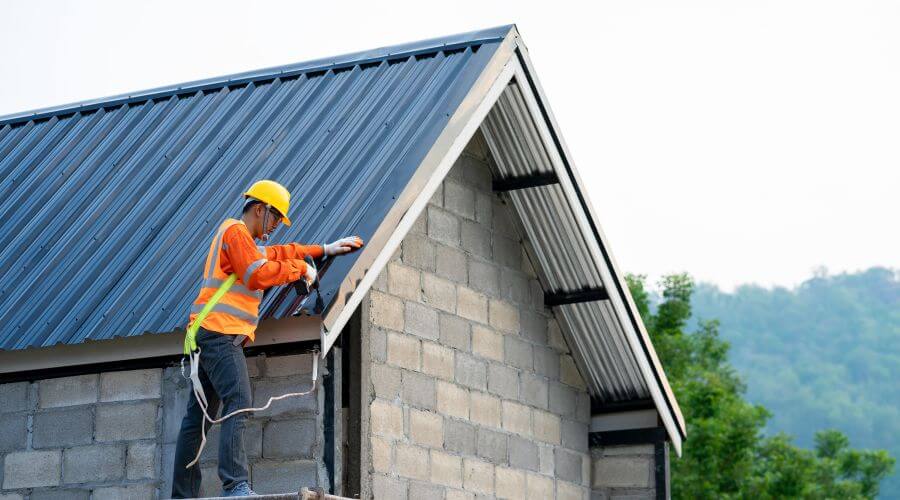 Professional metal roof installation in Iuka, IL